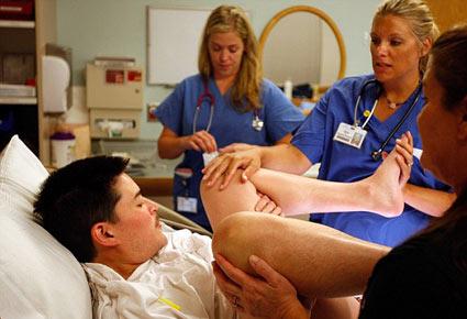 "الرجل الحامل" يطلب الطلاق من زوجته